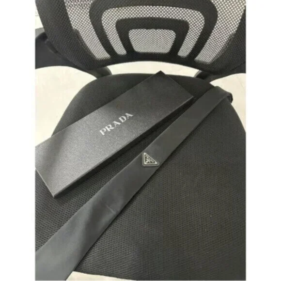 PRADA Black Tie - Picture 7 of 9